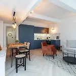 Ultra Central 2 Bdr Ac & Parking