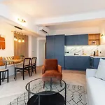 Ultra Central 2 Bdr Ac & Parking